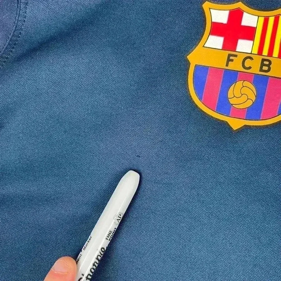 FC Barcelona Futbol Pullover Hoodie Sweatshirt Official Merchandise Men's XL - Picture 7 of 13